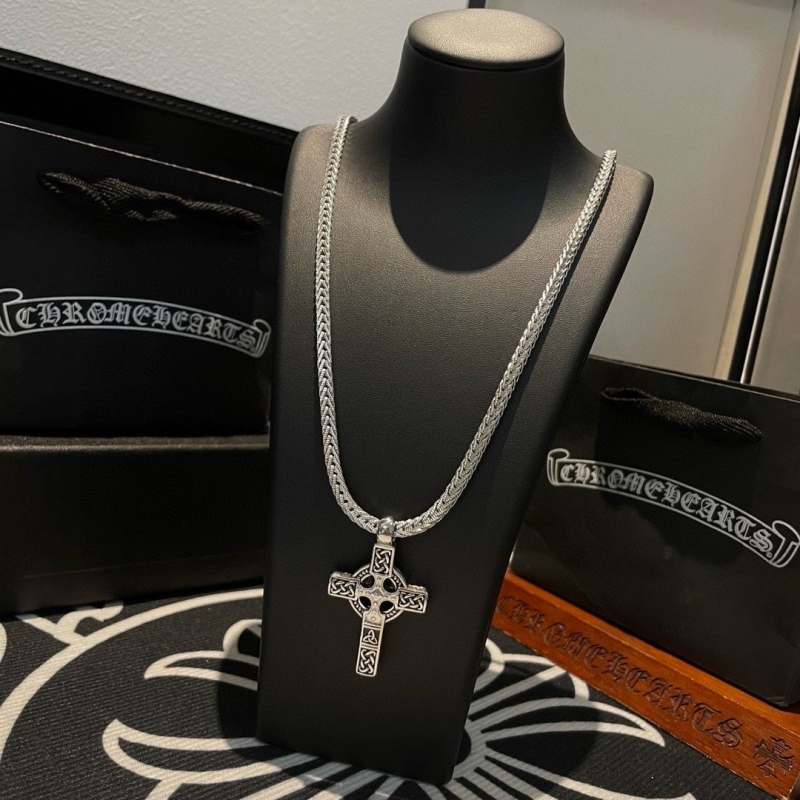 Ch*0me He**ts necklaces
